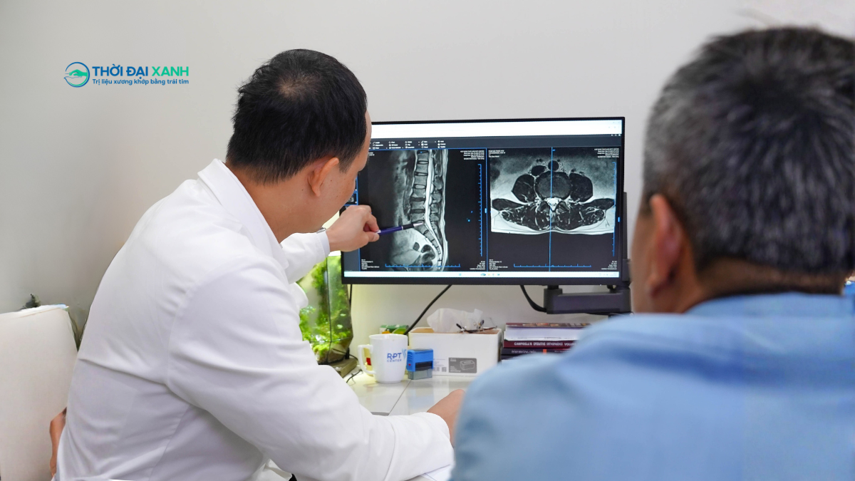 Bác sĩ sẽ tiến hành thăm khám tại chỗ, bên cạnh đó bác sĩ cũng có thể chỉ định làm thêm các xét nghiệm cận lâm sàng khác để chẩn đoán xác tìm nguyên nhân đau thắt lưng