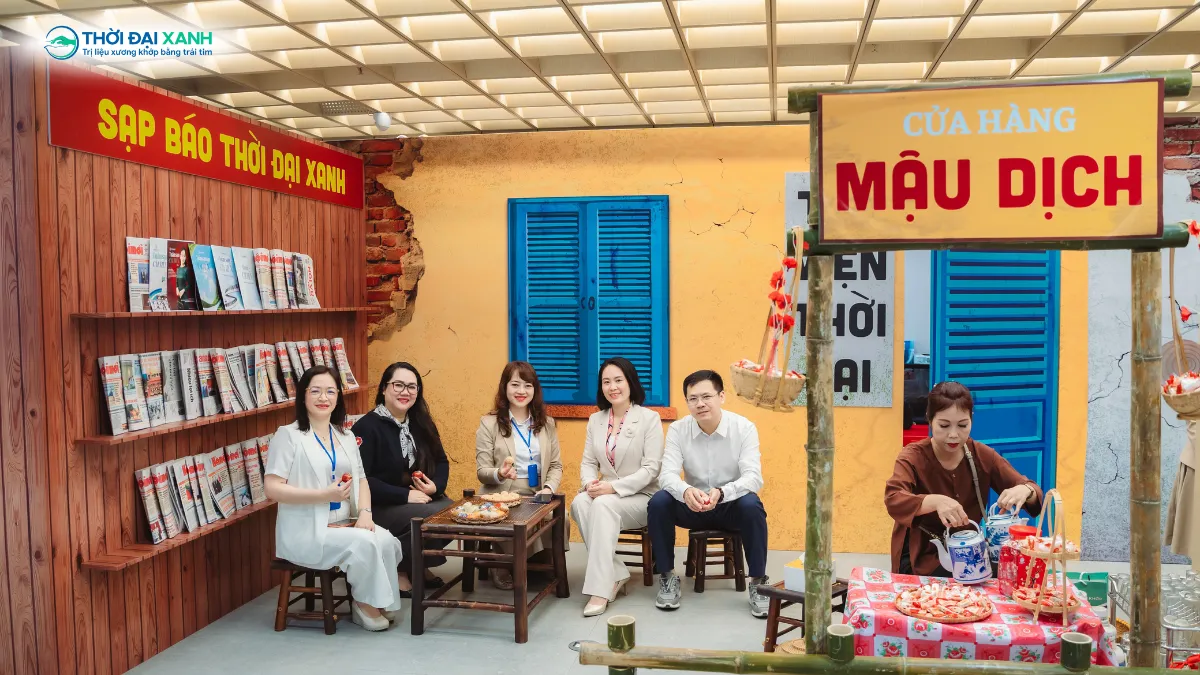 Khu check-in sạp báo Thời Đại Xanh và trải nghiệm những thức quà mang hương vị quen thuộc của những ngày Tết cũ.