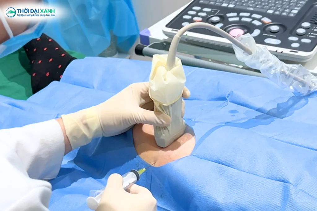 Tiêm khớp giúp giảm đau nhanh và hỗ trợ phục hồi vận động hiệu quả.