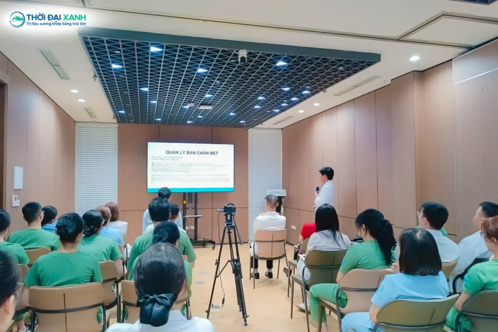 Dưới sự dẫn dắt của GS.TS.BS Phạm Văn Minh, việc đào tạo chuyên đề Bàn chân bẹt không chỉ dừng lại ở kỹ thuật, mà hướng tới phục hồi khả năng vận động một cách bền vững