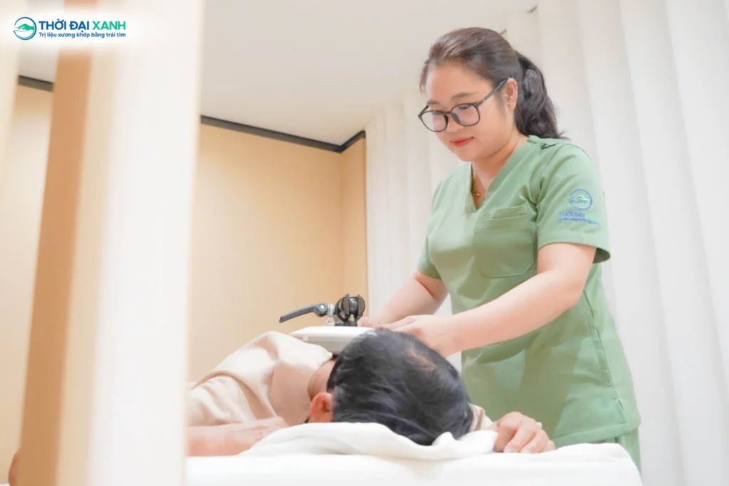 Từ những bước đi khó khăn đến sự linh hoạt dần trở lại, hành trình trị liệu của chú Cát Hải là minh chứng cho sức mạnh của niềm tin và sự kiên trì.