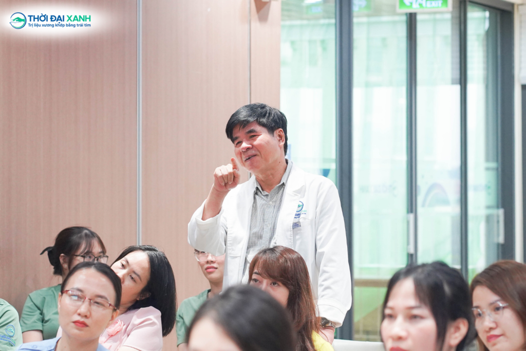 GS.TS.BS Phạm Văn Minh khẳng định việc nắm vững Cấp cứu ngừng tuần hoàn là minh chứng cho sự tận tâm của Thời Đại Xanh với khách hàng.