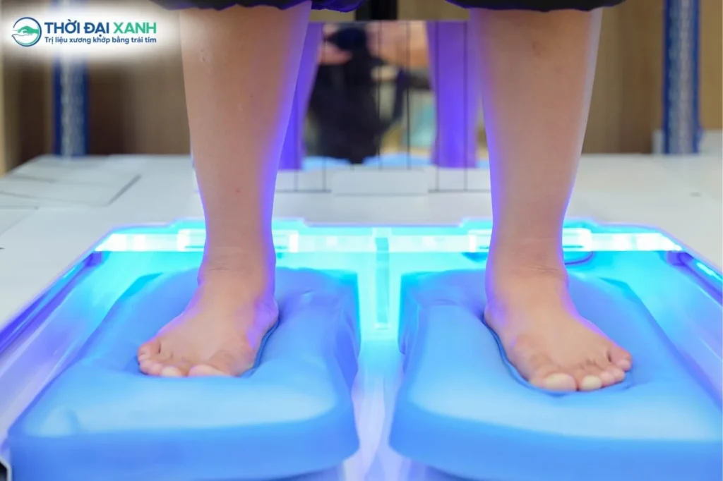 Bàn chân bẹt ở trẻ em là một tình trạng bệnh lý tưởng chừng như vô hại nhưng lại có thể để lại những hệ lụy khôn lường về vóc dáng. 