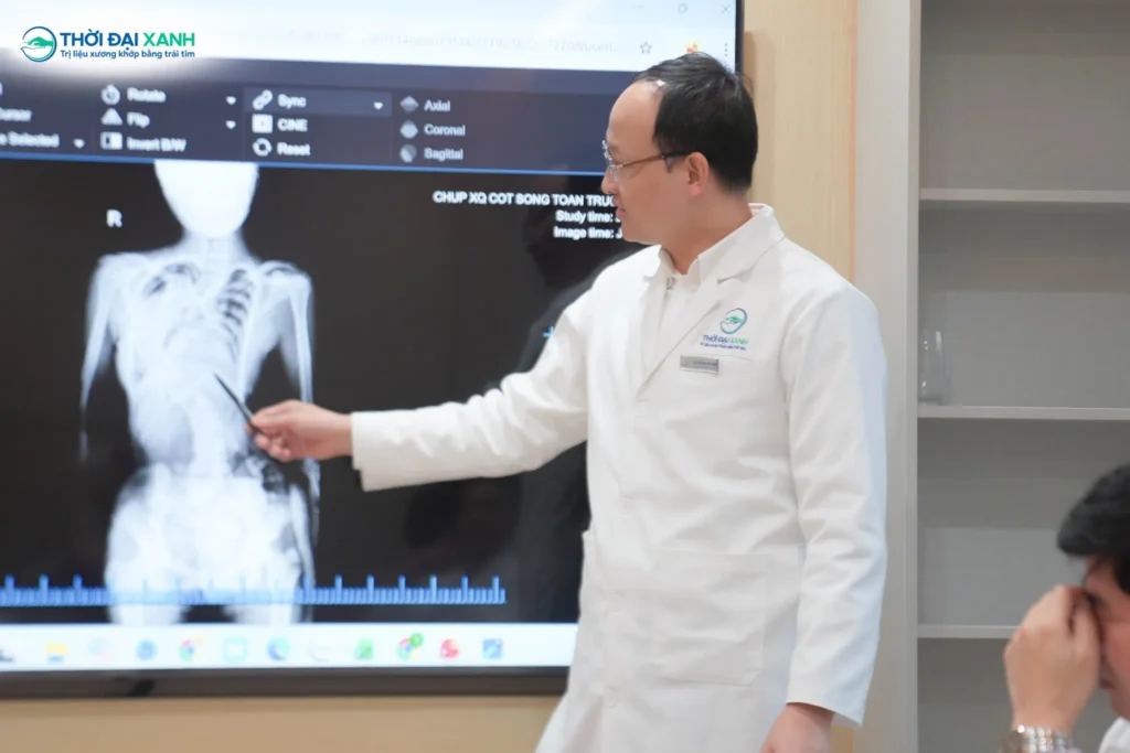 Thời Đại Xanh thường xuyên tổ chức các buổi họp chuyên môn nhằm nâng cao phác đồ điều trị cong vẹo cột sống
