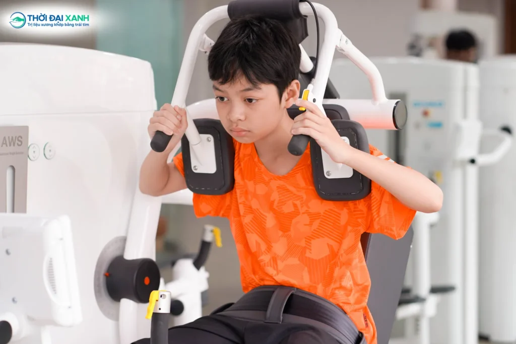 Thời Đại Xanh tiên phong ứng dụng hệ thống máy David vào phác đồ phục hồi cong vẹo cột sống.
