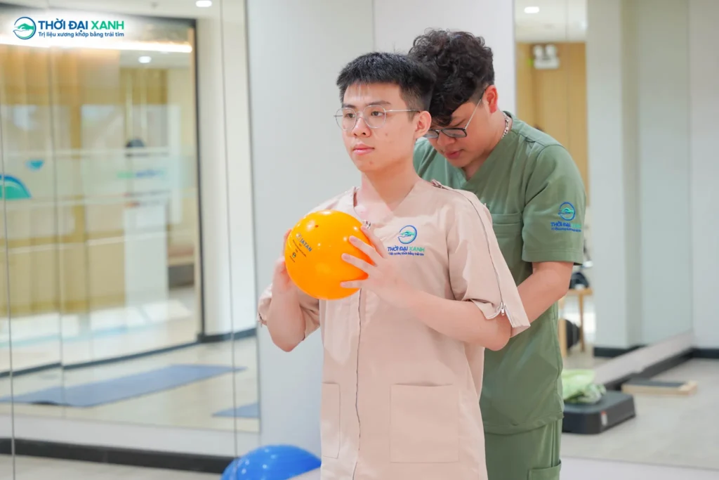 Tập luyện đúng phương pháp là chìa khóa kiểm soát sự tiến triển của cong vẹo.