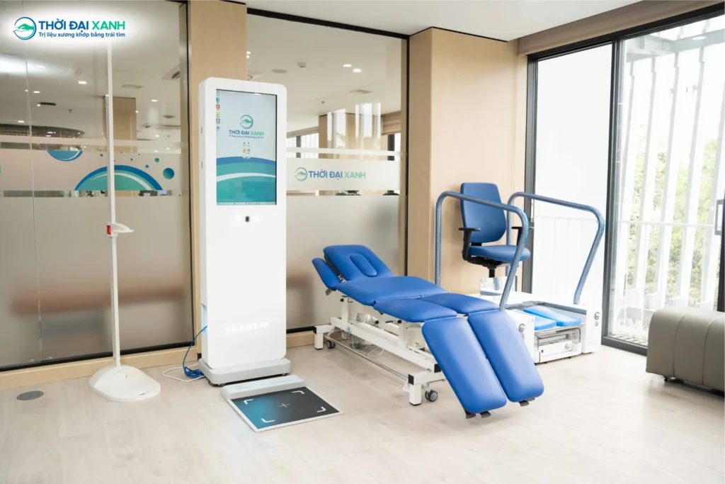 Bên cạnh công nghệ Baiobit, hệ thống máy đo áp lực bàn chân và cân bằng cơ thể tại Thời Đại Xanh cũng giúp phân tích chuẩn xác trọng tâm và các điểm áp lực, làm cơ sở để cá nhân hóa phác đồ phục hồi vận động toàn diện. 