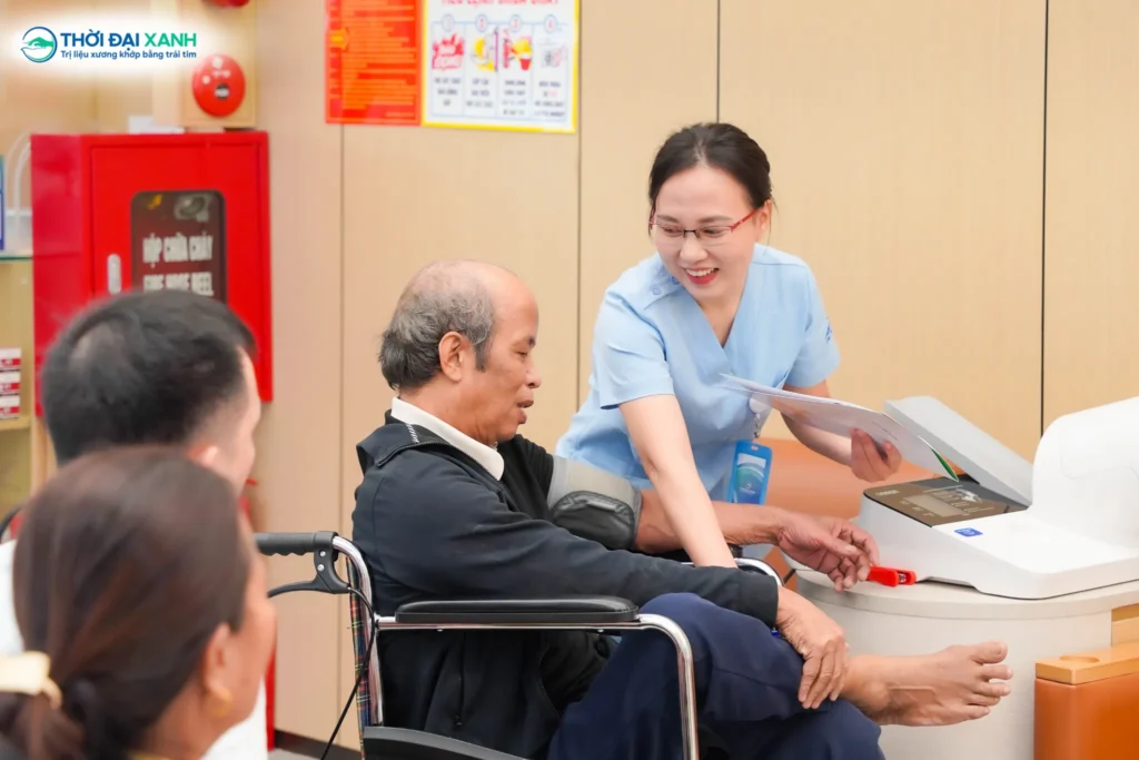 Ngày Quốc tế Điều dưỡng là dịp để tri ân đội ngũ điều dưỡng - kỹ thuật viên, những người thầm lặng trao gửi sự thấu cảm trong từng cử chỉ nhỏ nhặt, ân cần.