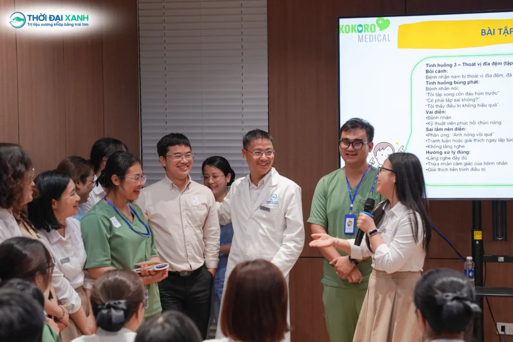Không khí thảo luận sôi nổi và diễn tập thực tế xuyên suốt chương trình đào tạo.