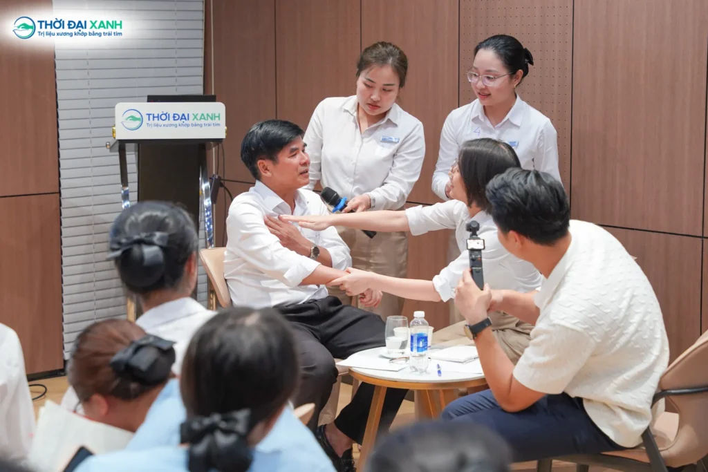 Khác với những buổi đào tạo lý thuyết đơn thuần, chương trình tập trung vào việc thực hành xử lý các tình huống lâm sàng thực tiễn.