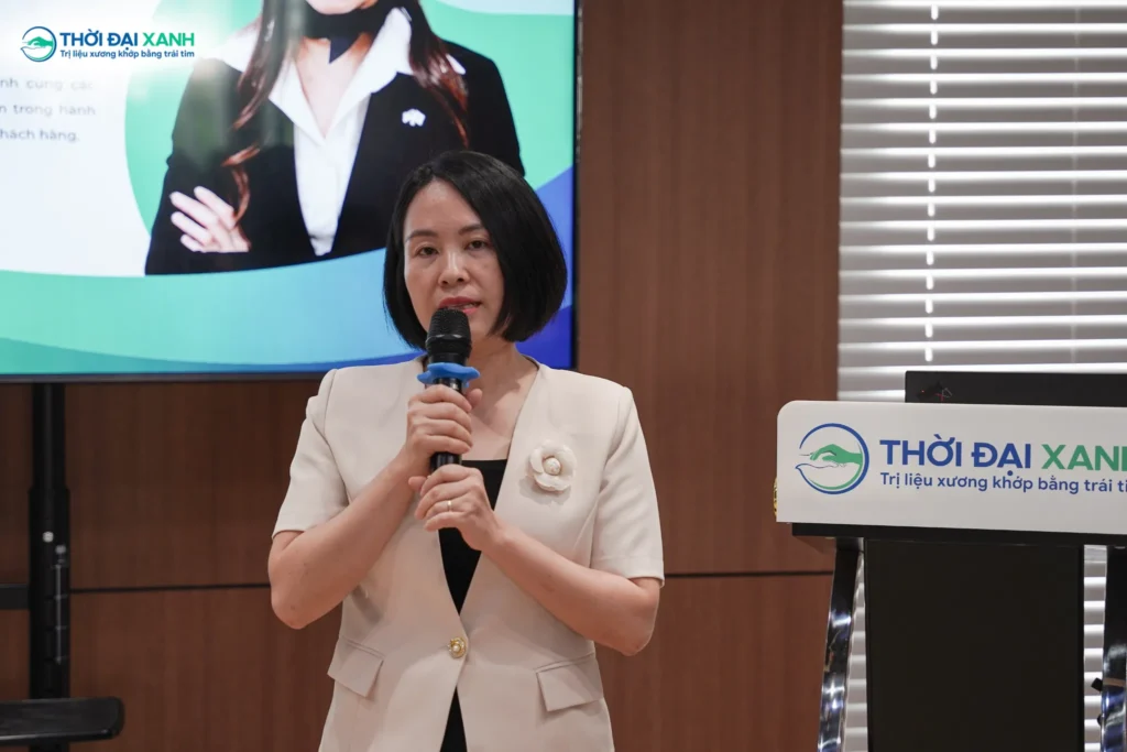Tổng Giám đốc Vũ Thị Ngọc Xoan chia sẻ định hướng xây dựng môi trường y tế nhân văn bằng sự tận tâm và trách nhiệm.