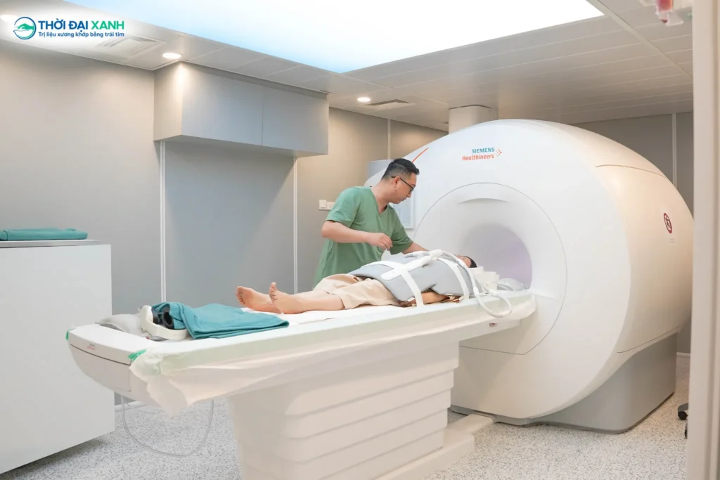 Hệ thống MRI Siemens Healthineers tại Thời Đại Xanh không sử dụng bức xạ ion hóa, đảm bảo an toàn sinh học tuyệt đối cho người bệnh.