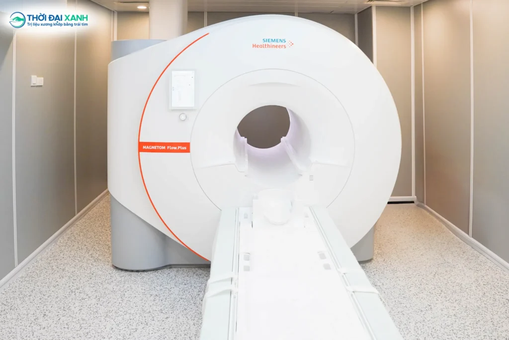 Chụp cộng hưởng từ (MRI) là kỹ thuật chẩn đoán hình ảnh tiên tiến sử dụng từ trường mạnh và sóng vô tuyến để tái tạo cấu trúc giải phẫu của cơ thể.