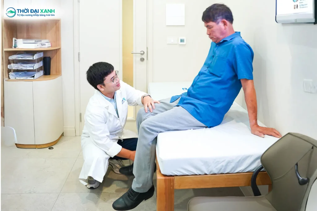 Điều trị thoái hóa khớp gối bằng các phương pháp bảo tồn hiện đại giúp người bệnh phục hồi chức năng vận động tự nhiên mà không cần can thiệp ngoại khoa phức tạp. 