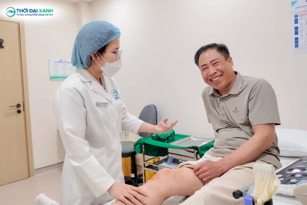 Niềm vui của chú Tuấn khi đạt kết quả tốt sau lộ trình điều trị đau khớp gối tại Thời Đại Xanh.