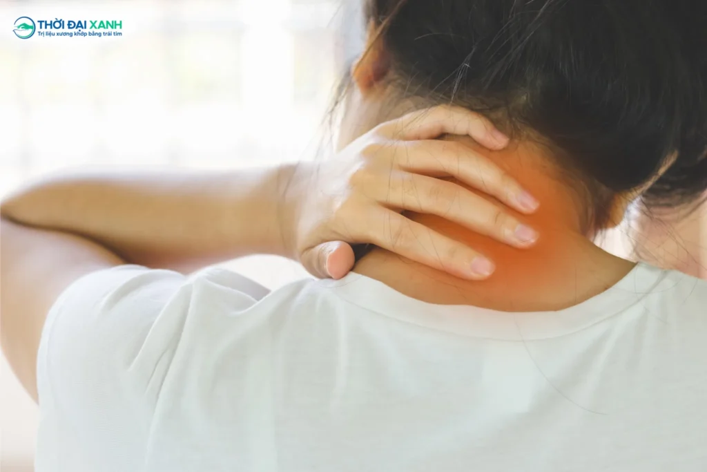 Thoát vị cột sống cổ đang trở thành nỗi ám ảnh thầm lặng đối với rất nhiều người trong xã hội hiện đại, làm suy giảm nghiêm trọng chất lượng cuộc sống và khả năng vận động tự nhiên.