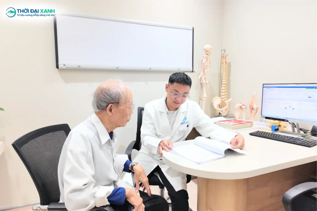 Trượt đốt sống kèm theo những cơn đau buốt kéo dài suốt 10 năm đã từng khiến bác Nguyễn Huyền Long (73 tuổi, Hà Nội) đối mặt với chỉ định phẫu thuật cố định cột sống.
