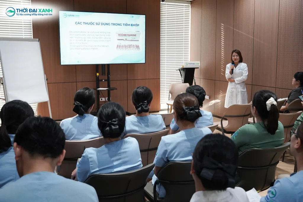 BS.CKI Phan Thị Thuỷ chia sẻ về nguyên tắc chuyên môn, chỉ định lâm sàng và kiểm soát rủi ro trước khi thực hiện tiêm khớp cho khách hàng. 