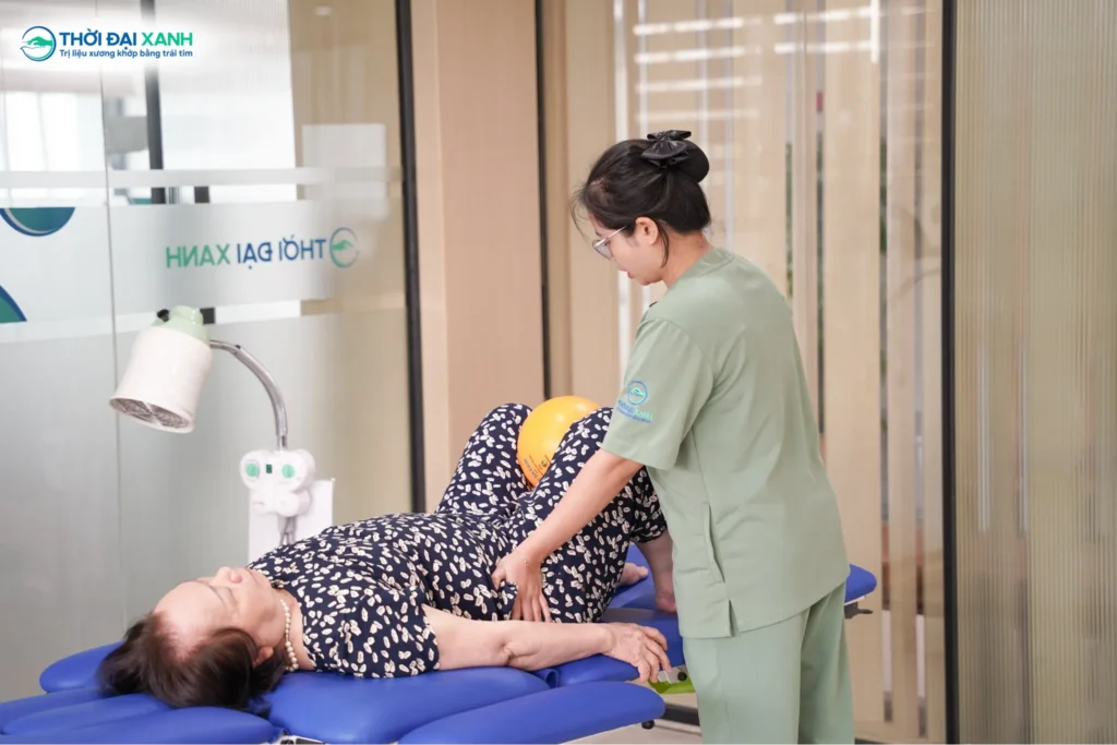 Tại Thời Đại Xanh, mỗi khách hàng được đánh giá toàn diện để xây dựng phác đồ phục hồi chuyên sâu, cá nhân hóa theo tình trạng thực tế và hướng tới cải thiện vận động bền vững.