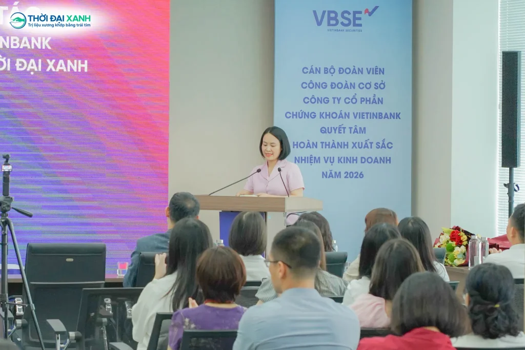 Bà Vũ Thị Ngọc Xoan - Tổng Giám đốc Công ty Cổ phần Đầu tư và Dịch vụ Y tế Thời Đại Xanh phát biểu tại chương trình.