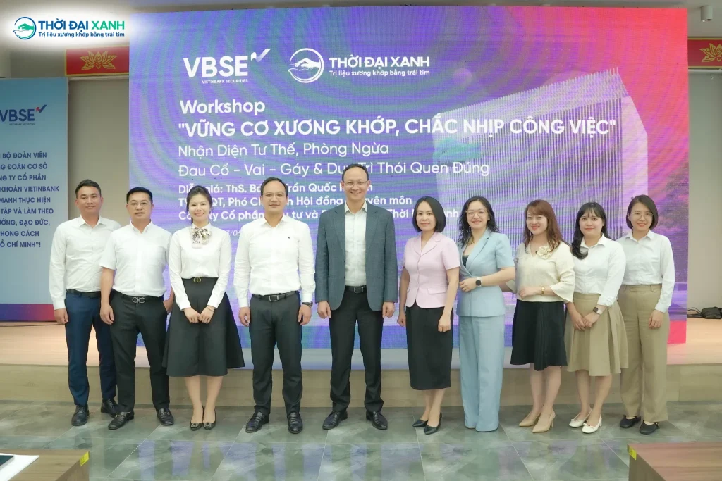 Đội ngũ Ban lãnh đạo 2 đơn vị chụp hình lưu niệm tại chương trình.