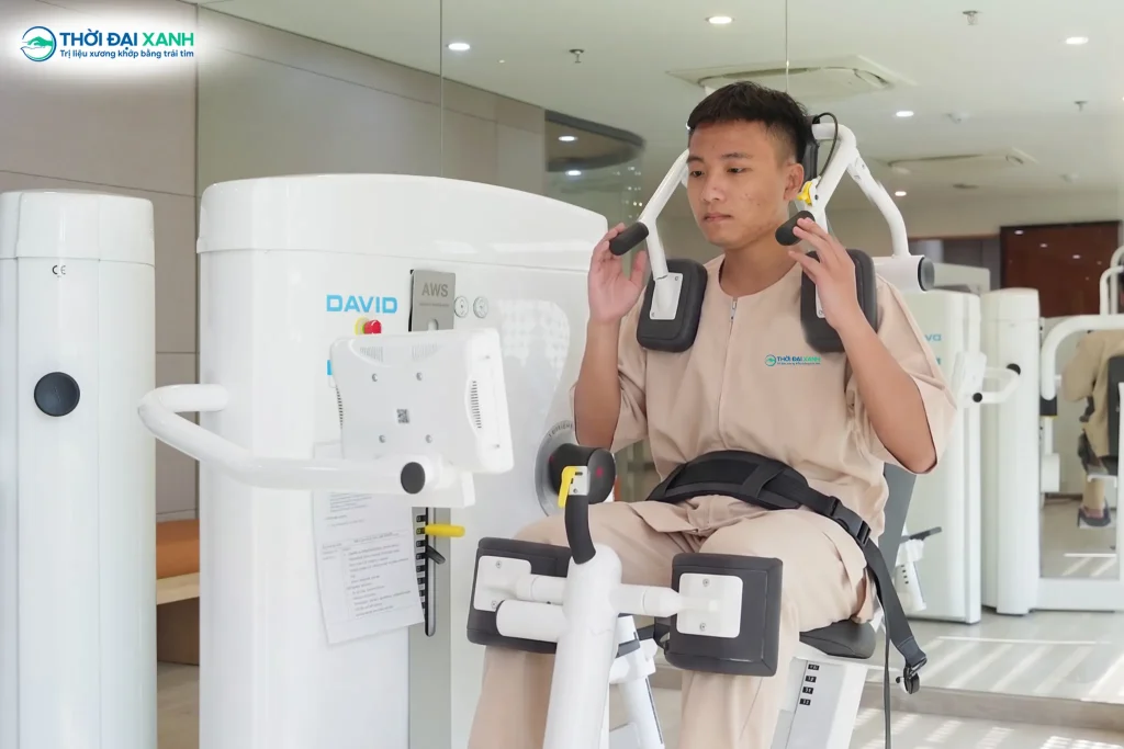 Tại Thời Đại Xanh, phác đồ điều trị cong vẹo cột sống được cá nhân hóa dựa trên độ tuổi, mức độ cong vẹo và khả năng vận động của từng khách hàng.