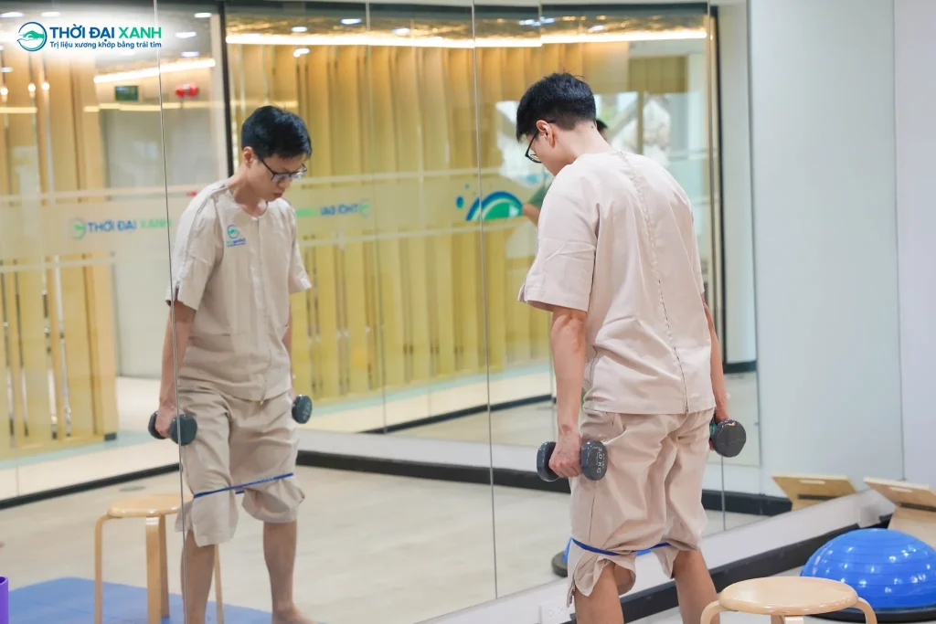 Bài tập cong vẹo cột sống tại nhà chính là điểm khởi đầu cho hành trình tìm lại sự cân bằng vóc dáng và thoát khỏi những cơn đau mỏi âm ỉ mỗi ngày.