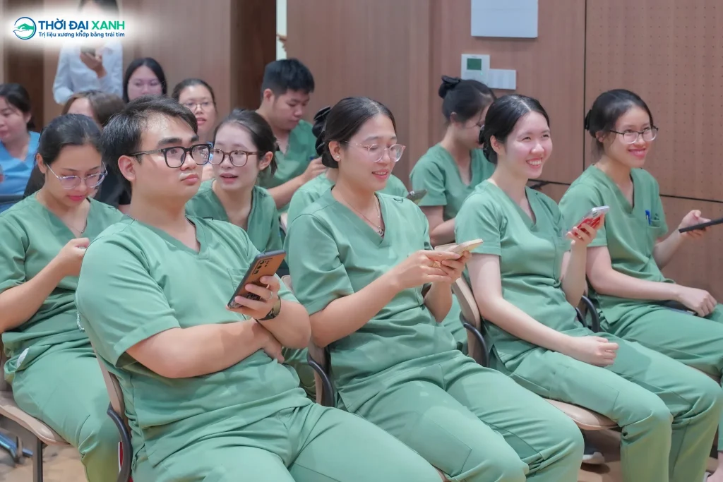 Chương trình đào tạo “Vai trò của Phục hồi chức năng sau đột quỵ não” thu hút sự quan tâm của đội ngũ Kỹ thuật viên tại Thời Đại Xanh.