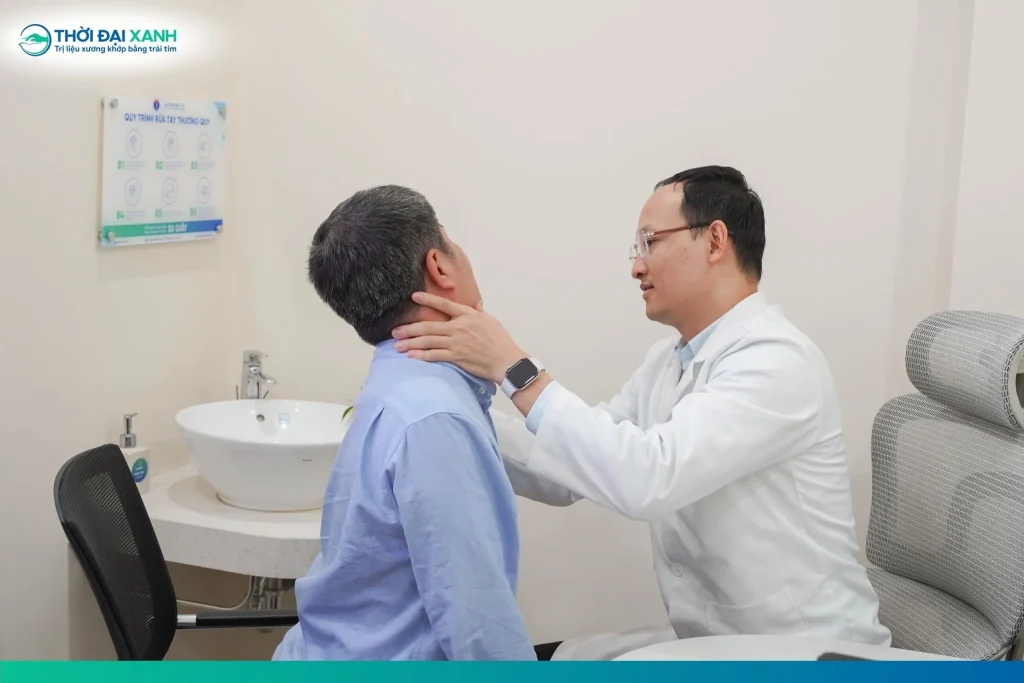 Hội chứng cổ rùa làm thay đổi phân bố lực lên cột sống cổ. 