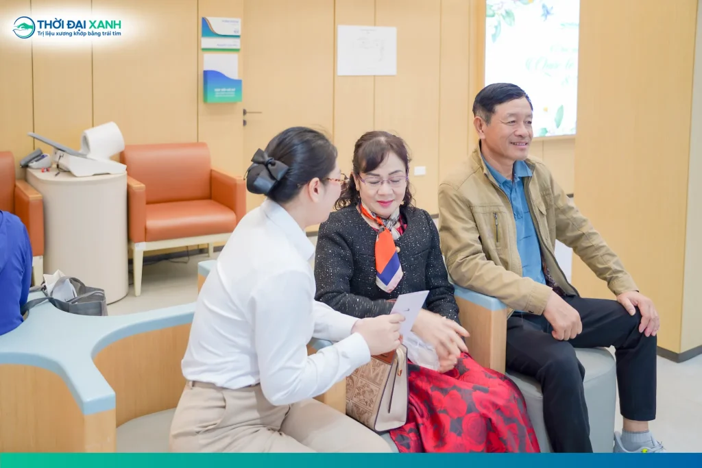 Thầy cô có thể chủ động đặt lịch trước để được đón tiếp chu đáo và giảm thời gian chờ đợi.