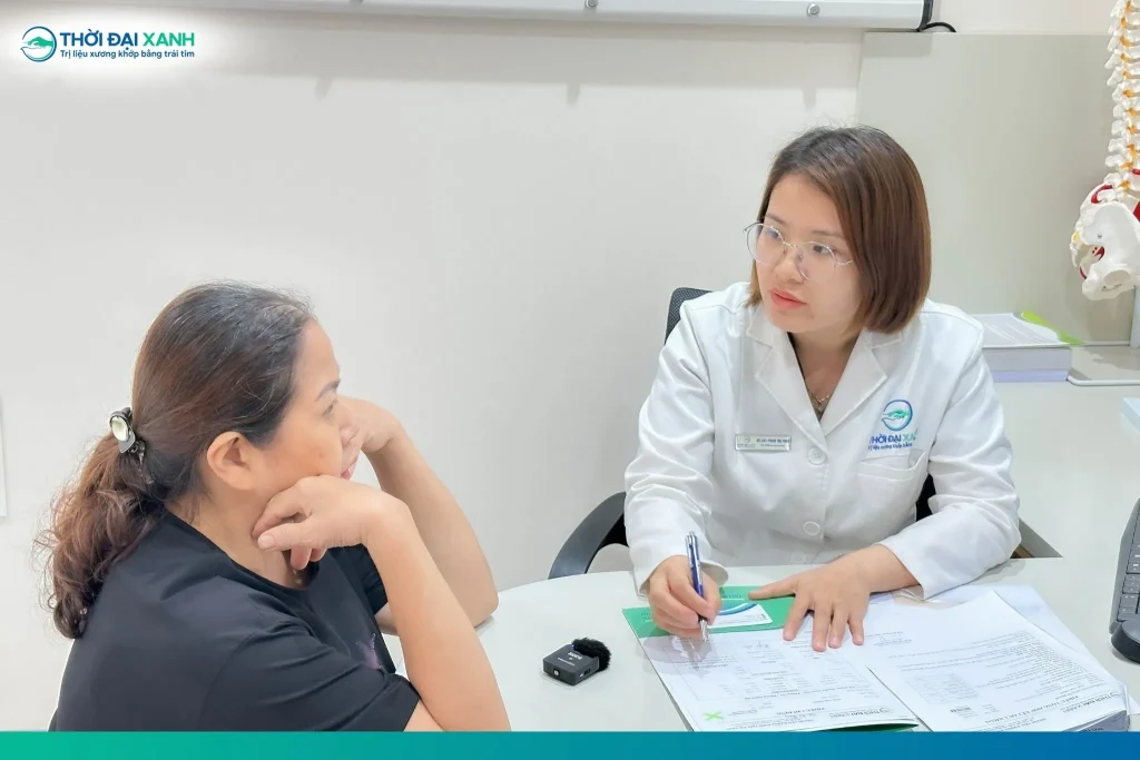 Chẩn đoán viêm khớp dạng thấp được thực hiện thông qua sự kết hợp giữa khám lâm sàng và cận lâm sàng. 
