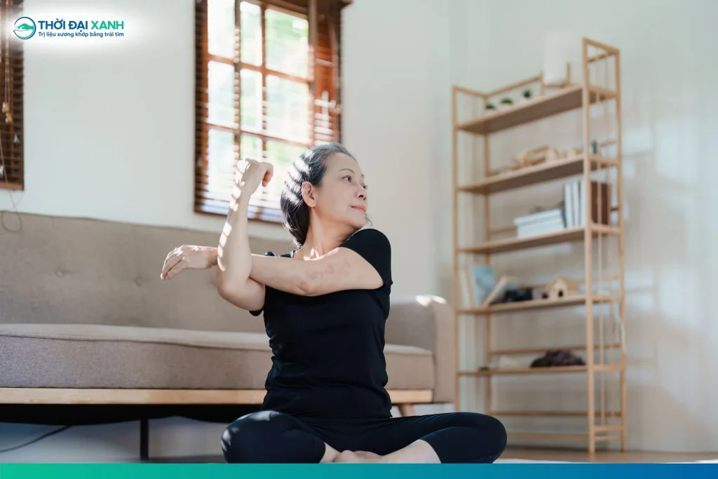 Các bài tập thể dục kéo giãn và tăng cường sức mạnh có thể giúp giảm triệu chứng của hẹp ống sống.