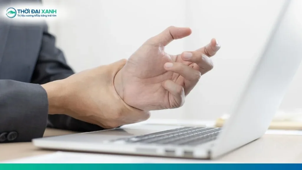 Biểu hiện lâm sàng của hội chứng ống cổ tay được chia theo 2 mức độ nặng và nhẹ.