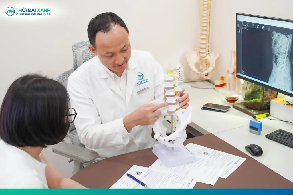 Thoát vị đĩa đệm là nguyên nhân gây ra những cơn đau lưng, cảm giác tê buốt lan dọc xuống đùi, bắp chân và làm suy giảm khả năng vận động. 