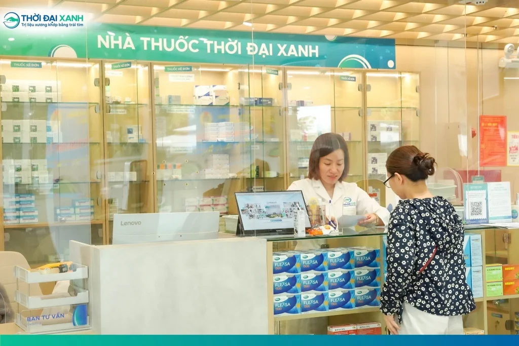 Tùy tình trạng lâm sàng và mức độ triệu chứng, bác sĩ sẽ chỉ định các nhóm thuốc phù hợp trong điều trị thoát vị đĩa đệm. 