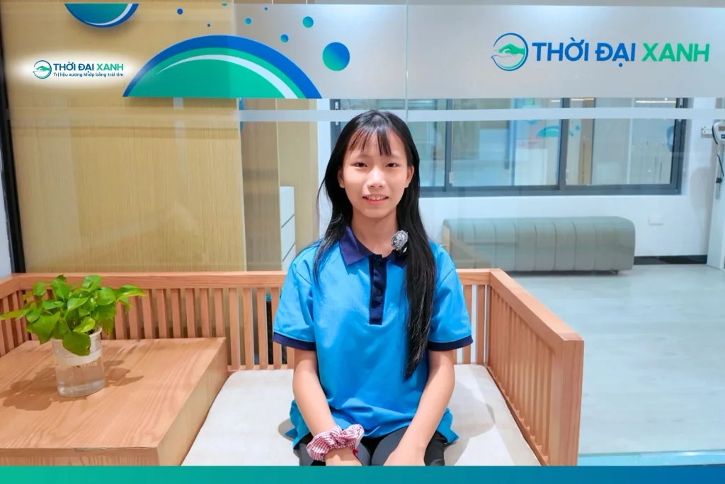 Đứng trước những vấn đề về cột sống, gia đình đưa Hà Trang đến Trung Tâm Xương Khớp Thời Đại Xanh với mong muốn tìm một giải pháp an toàn và hiệu quả nhất.