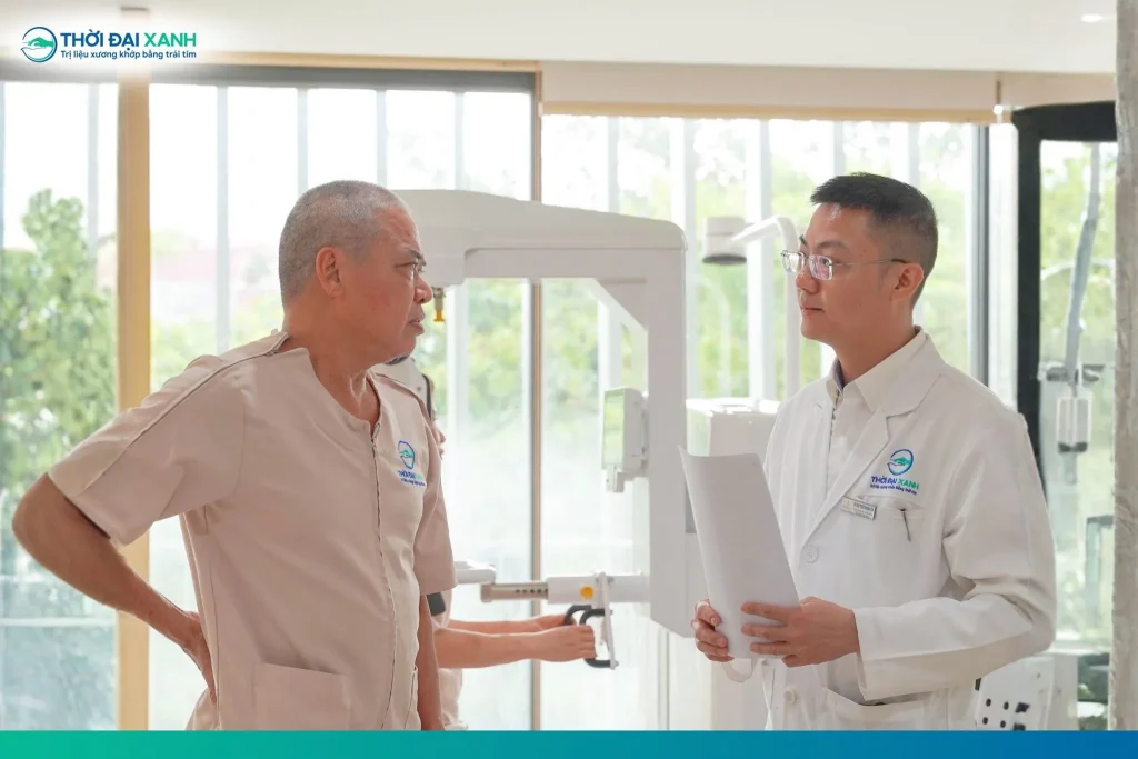 Việc áp dụng các phương pháp giảm đau lưng tại nhà cần tuân thủ đúng nguyên tắc an toàn y khoa để tránh tổn thương.