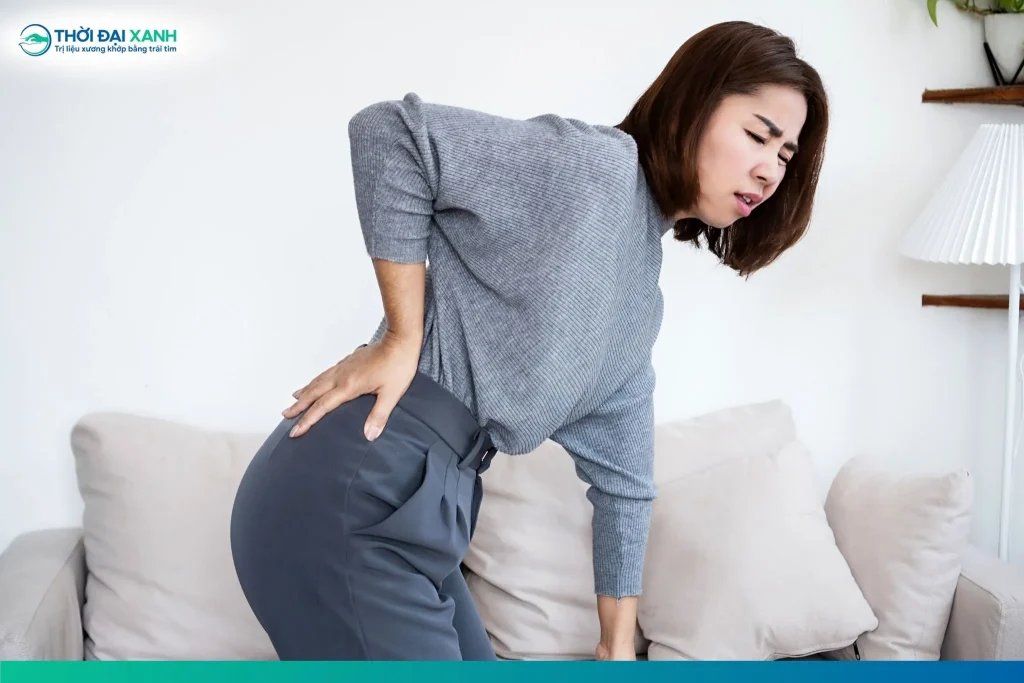 Triệu chứng lâm sàng trượt đốt sống phụ thuộc vào mức độ trượt và tình trạng chèn ép không gian ống sống.