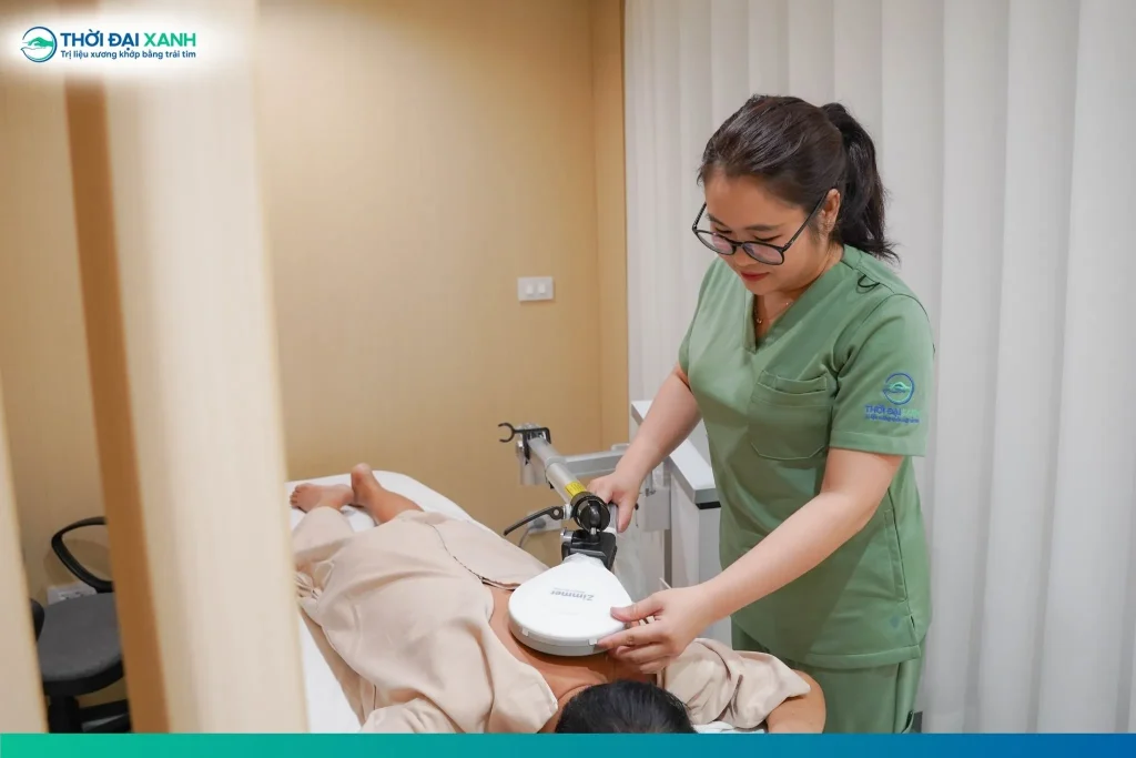 Từ trường là một trong những phương pháp VLTL đang được áp dụng tại Thời Đại Xanh để hỗ trợ phục hồi tình trạng trượt đốt sống.