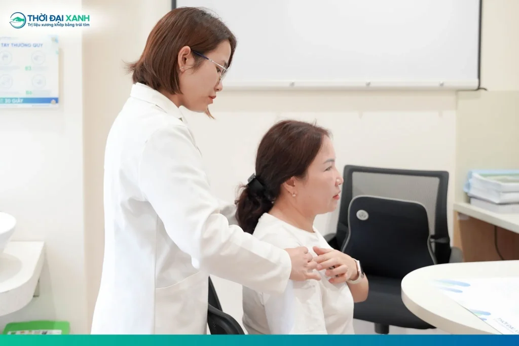 Những triệu chứng viêm chóp xoay vai thường khởi phát rất nhẹ. Người bệnh dễ nảy sinh tâm lý chủ quan, bỏ qua thời điểm vàng để phục hồi.