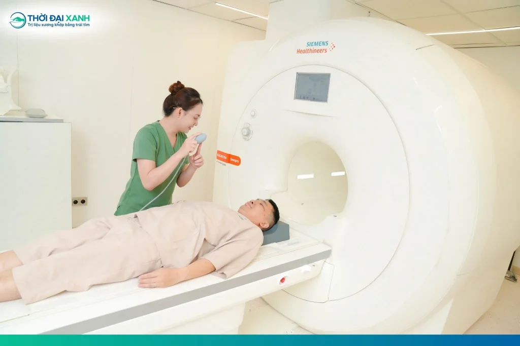 Thời Đại Xanh sở hữu hai dòng máy Siemens 1.5 Tesla và MAGNETOM Flow Plus là tiêu chuẩn vàng trong chẩn đoán cho thấy rõ vị trí, kích thước, mức độ tổn thương của viêm gân cơ chóp xoay.