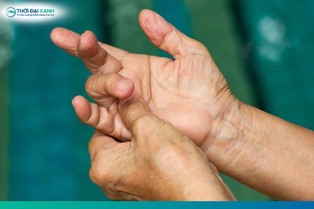 Ngón tay lò xo là tình trạng ngón tay bị "kẹt cứng" ở tư thế gập, khi cố duỗi sẽ phát ra tiếng "lắc cắc" kèm đau nhói.