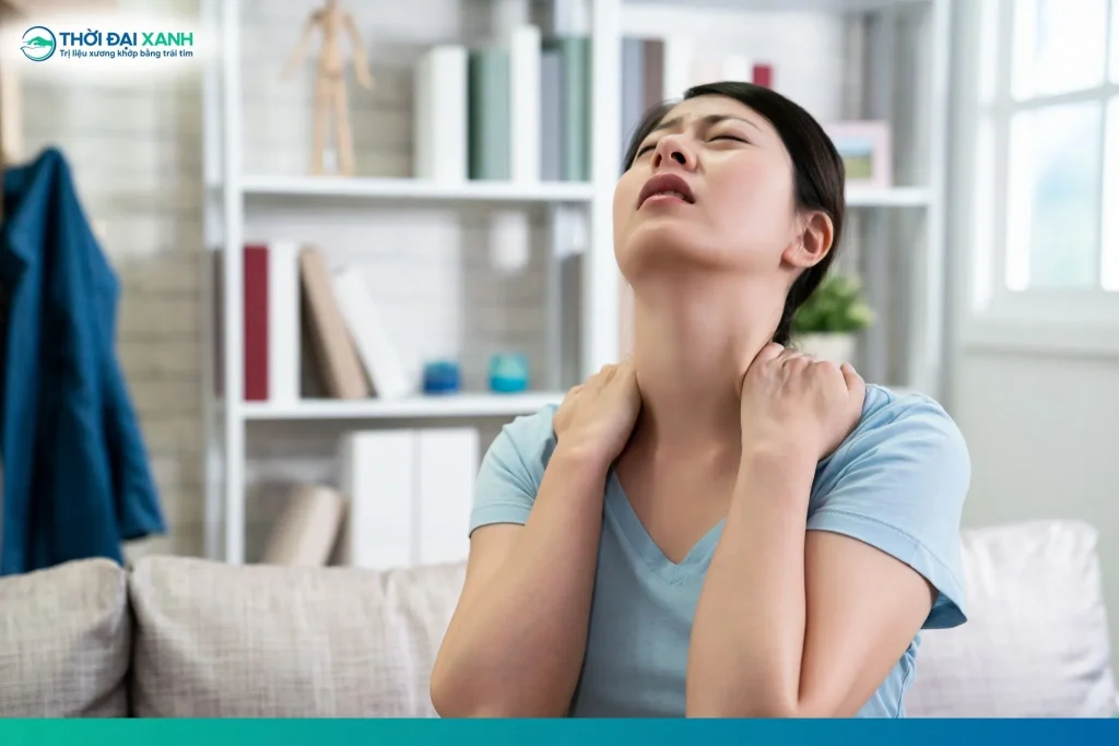 Tình trạng chèn ép rễ thần kinh cổ hay gặp nhất ở vùng cổ C5, C6, C7 gây ra những cơn đau dữ dội, kèm theo hiện tượng yếu cơ, giảm cảm giác và phản xạ bất thường.