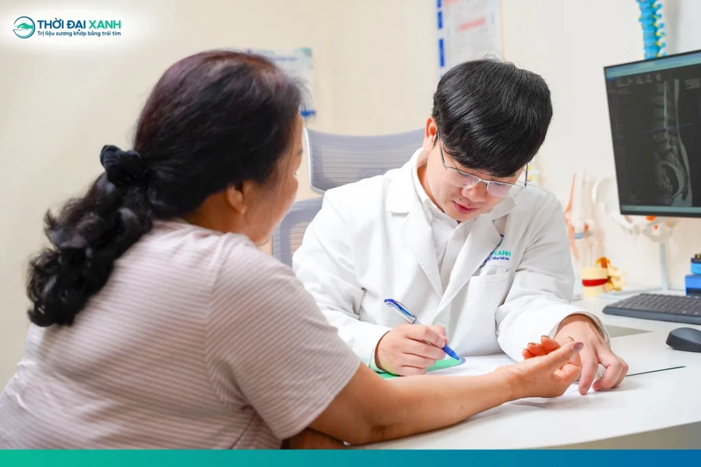 Nguyễn Văn Như - chuyên khoa Ngoại cột sống chẩn đoán cô Tình đang phải đối mặt với tình trạng thoát vị đĩa đệm đa tầng kết hợp vẹo cột sống thắt lưng.