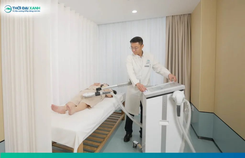 Máy từ trường siêu dẫn Zimmer ứng dụng liệu pháp cảm ứng năng lượng cao, tạo từ trường cường độ lên tới 3 Tesla, cao gấp 600 lần so với nam châm trị liệu truyền thống.