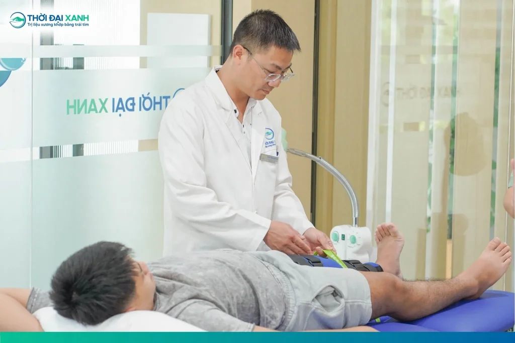 Tiếng “pop”, sưng đau, hạn chế vận động và cảm giác lỏng gối là những dấu hiệu thường gặp khi đứt dây chằng chéo trước.