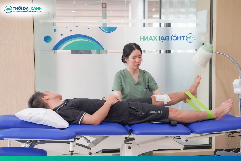 Chương trình phục hồi chức năng đứt dây chằng chéo tại Thời Đại Xanh được cá thể hóa theo tình trạng tổn thương và mục tiêu vận động, với sự phối hợp giữa bác sĩ, kỹ thuật viên và hệ thống thiết bị hỗ trợ theo dõi tiến triển.