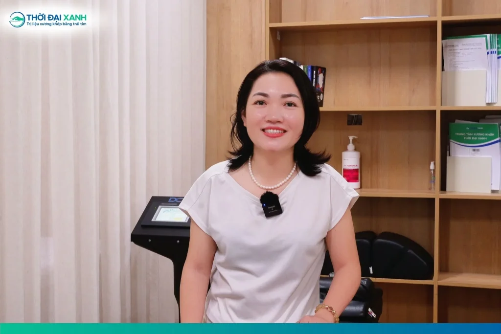 Giường giảm áp cột sống D.O.C được tích hợp trong phác đồ cá thể hóa nhằm giảm áp lực tại L4–L5, kiểm soát đau và hỗ trợ phục hồi vận động cho chị Tuyên.