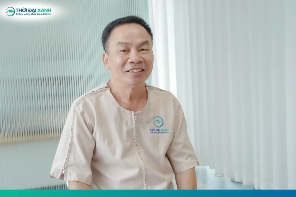 Thoát vị đĩa đệm gây yếu chân, bàn chân khó nhấc khiến chú Giáp quyết định trở về Việt Nam điều trị sau nhiều năm sinh sống tại Ba Lan. 